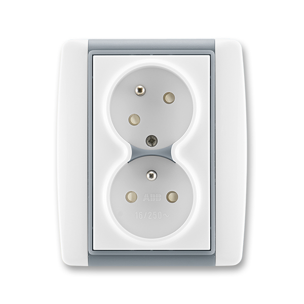 Zásuvka dvojnásobná s ochrannými kolíkmi, s clonkami, s natočenou dutinou, Element®, biela / ľadová šedá